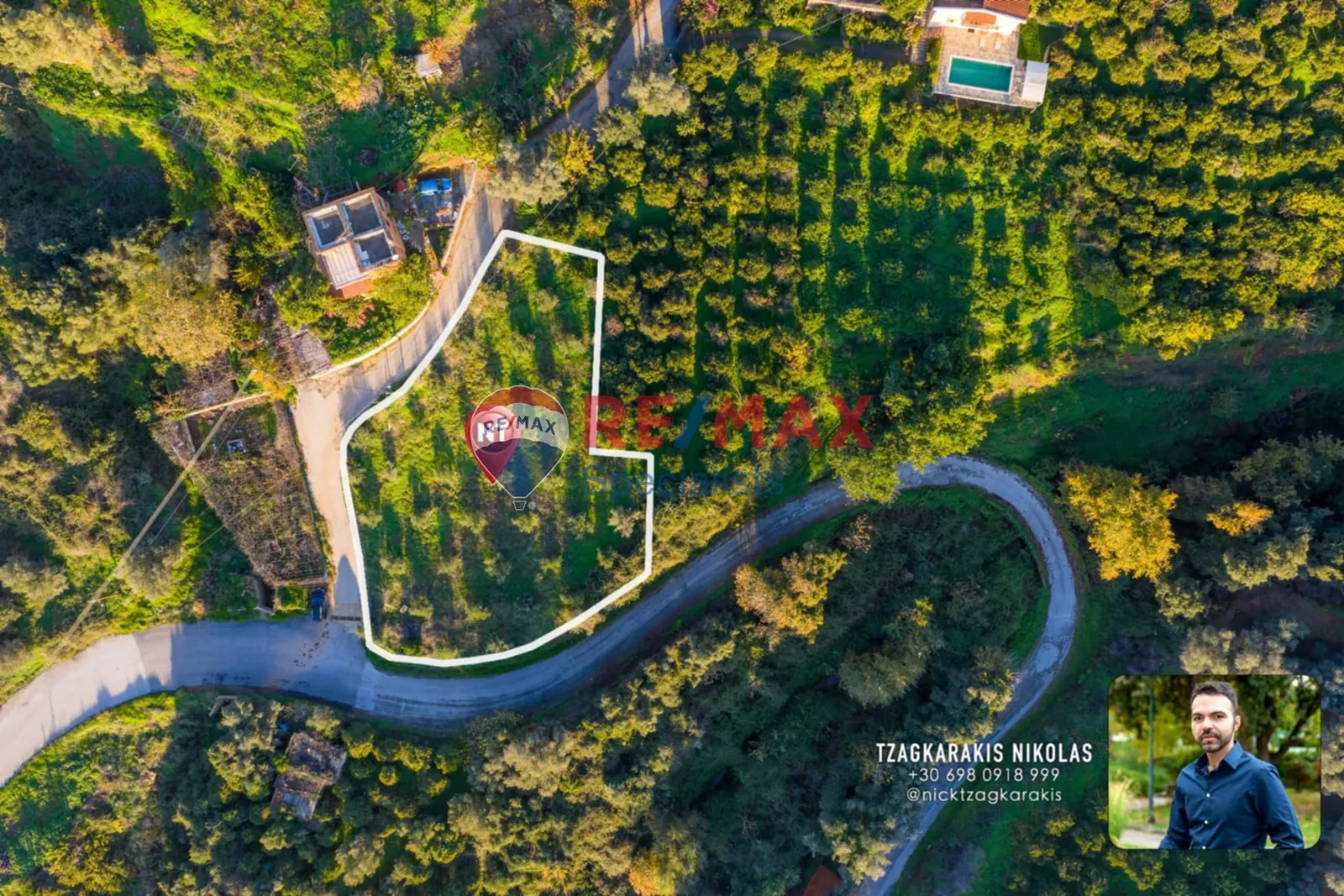 Γωνιακό οικόπεδο στον Φουρνέ — φωτογραφία από την επίσημη καταχώριση 2082598.